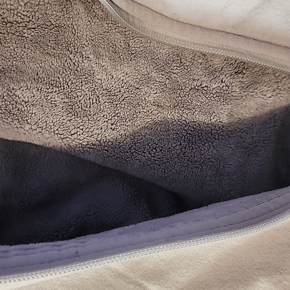 Women's medium light-grey Northface full-zip, double-layered fleece jacket. - Picture 4 of 13